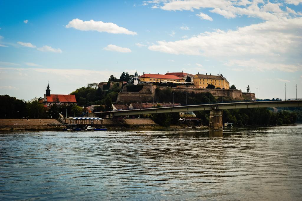 Apartment Riverside Gem Novi Sad Exterior photo